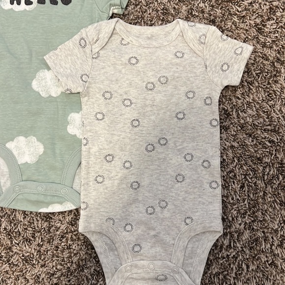 Set of Carters onesies - Picture 2 of 4